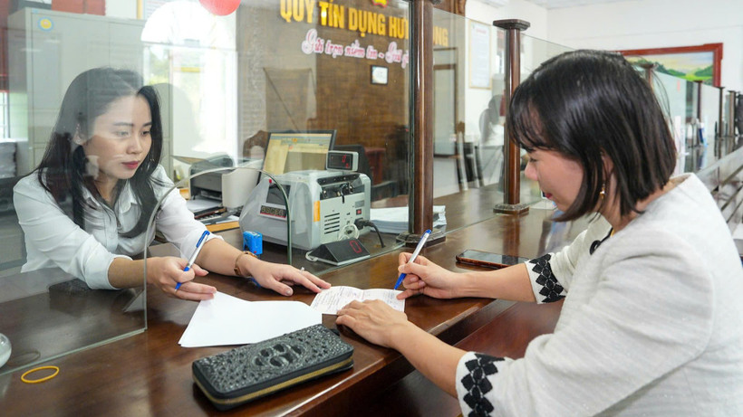 Giao dịch khách hàng tại Quỹ tín dụng Hưng Long (Phú Thọ).