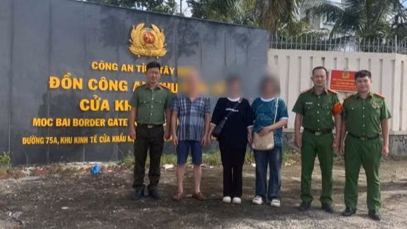 Công an phường Định Công (Hà Nội) phối hợp Đồn Công an khu kinh tế cửa khẩu Mộc Bài, tỉnh Tây Ninh giải cứu nạn nhân bị bắt cóc online sang Campuchia.