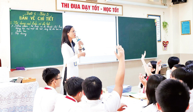 Học sinh Trường THCS Cầu Giấy (Hà Nội) sôi nổi trong giờ học môn Công nghệ. (Ảnh: HÀ THU)