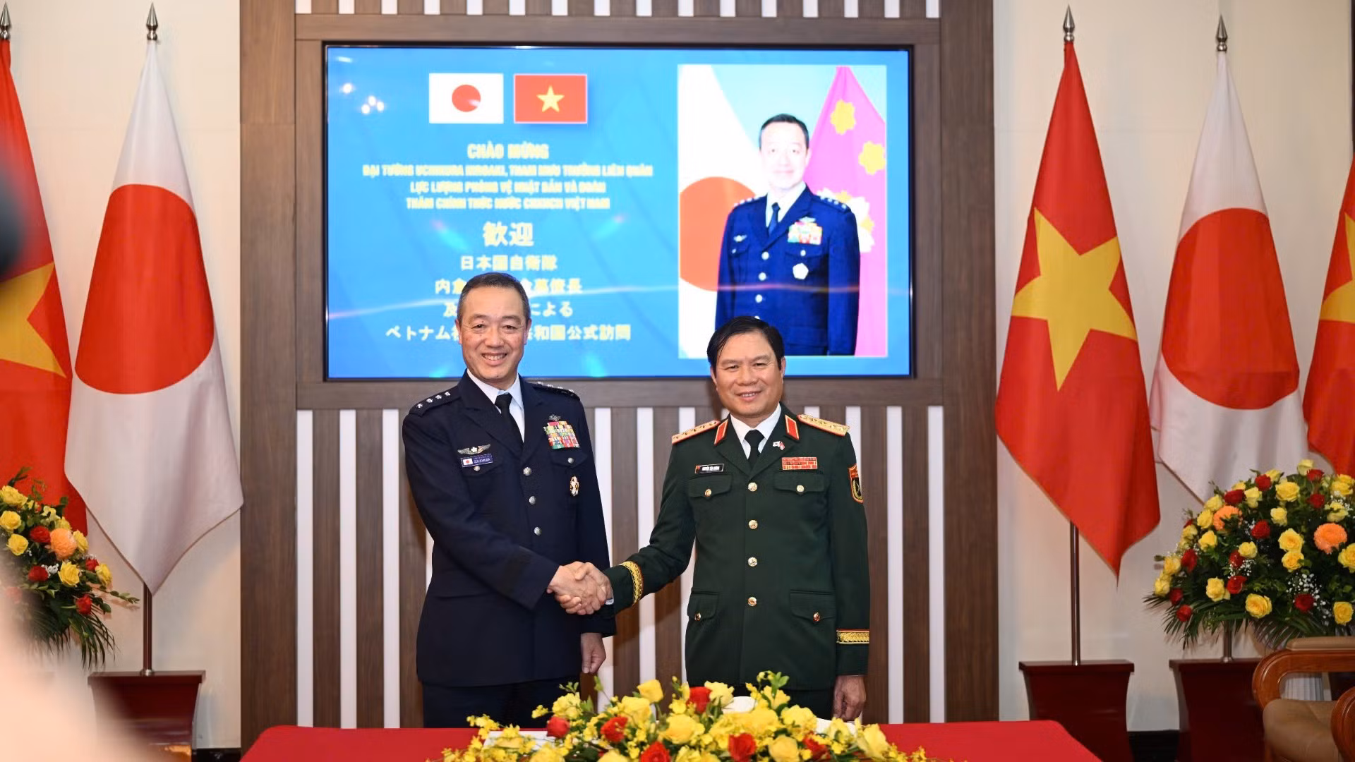 Đại tướng Nguyễn Tân Cương và Đại tướng Uchikura Hiroaki.