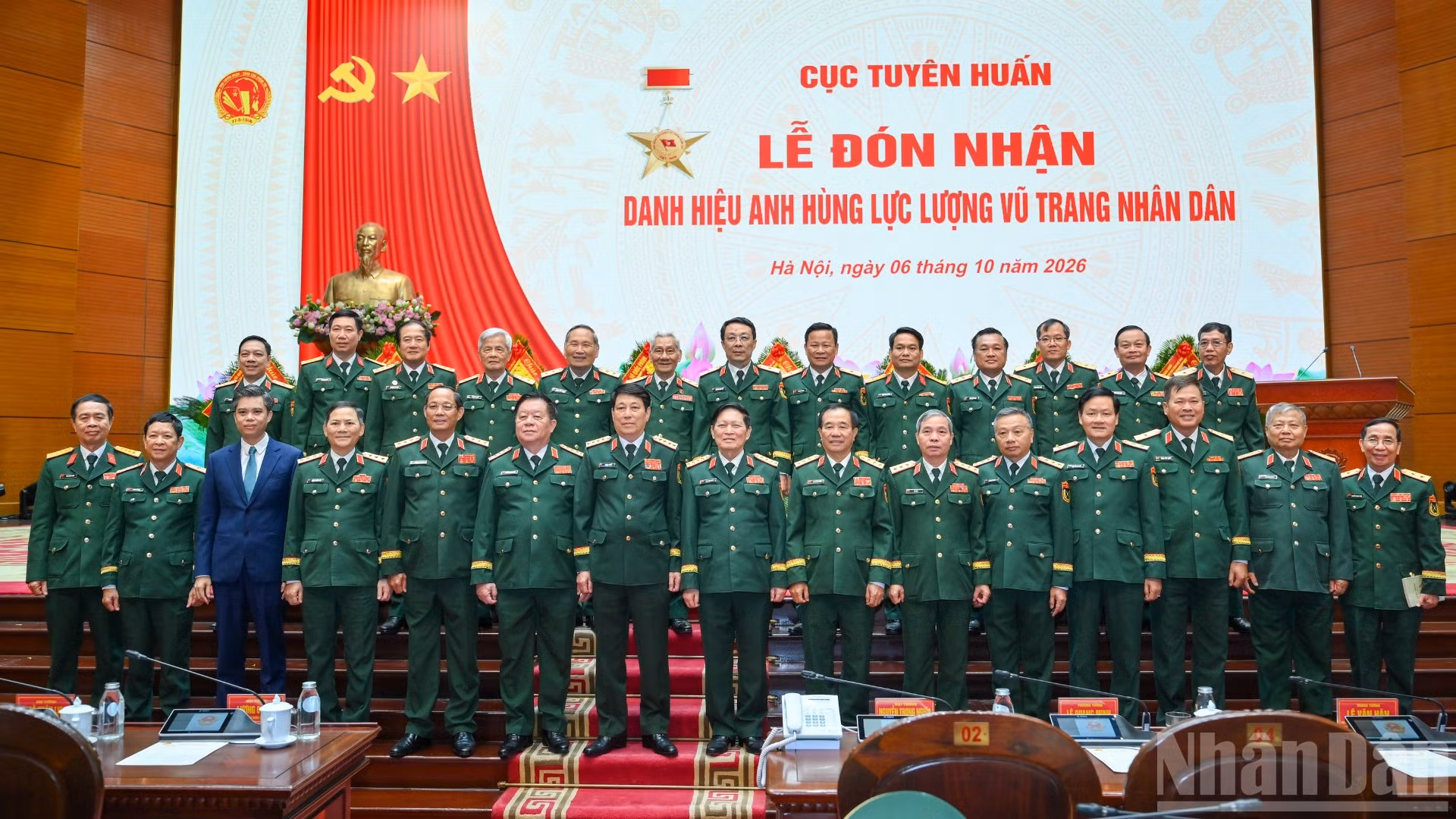 Các đại biểu tại Lễ đón nhận. (Ảnh: THẾ ĐẠI)