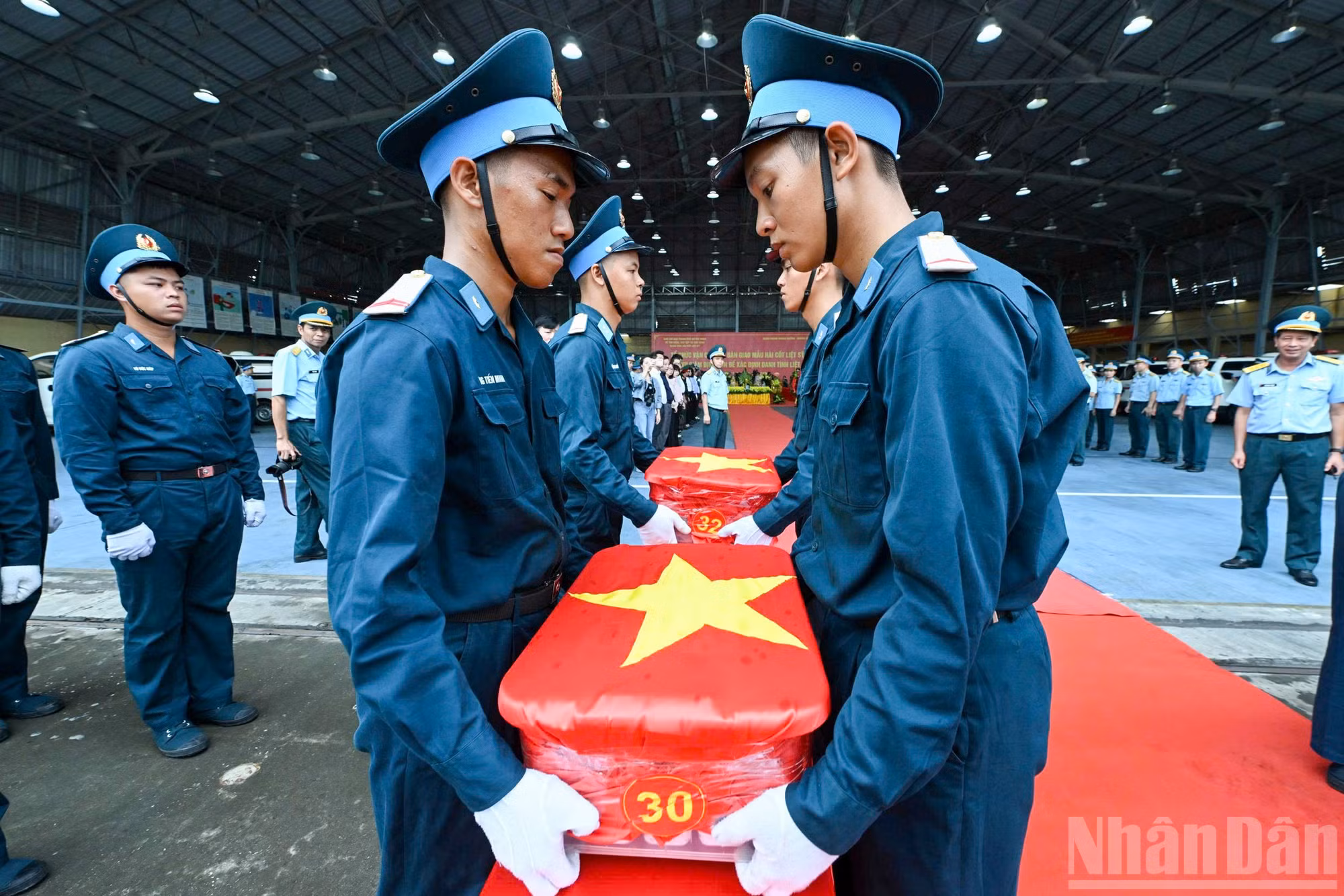 ndo_br_van-chuyen-ban-giao-mau-xd-danh-tinh-liet-si-39.jpg