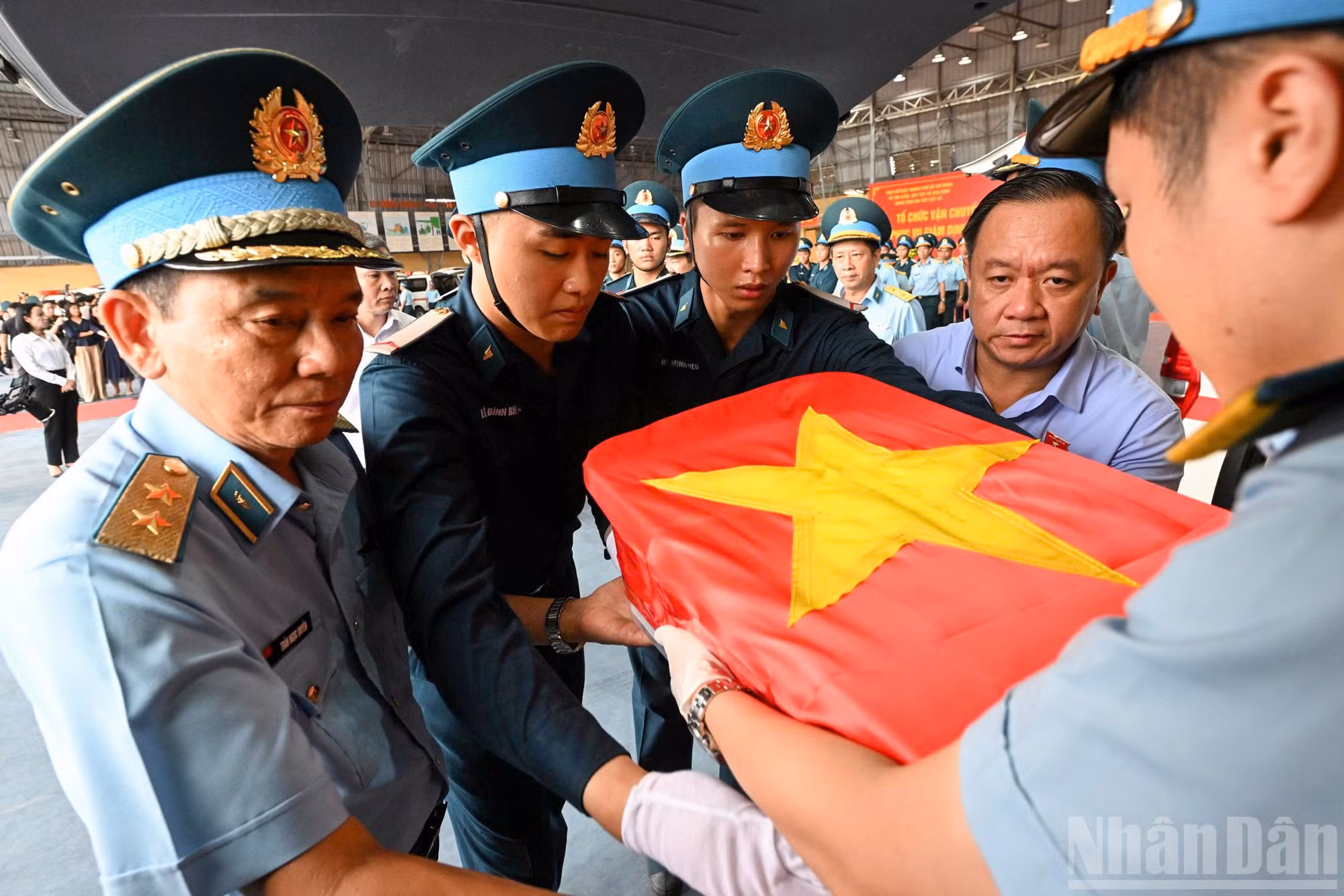 ndo_br_van-chuyen-ban-giao-mau-xd-danh-tinh-liet-si-08519.jpg