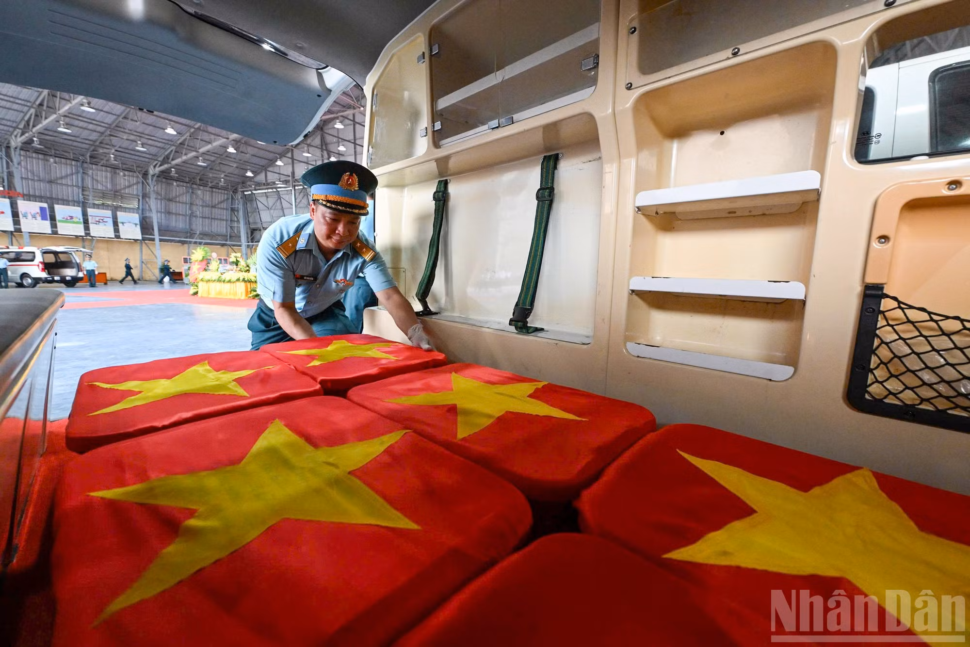 ndo_br_van-chuyen-ban-giao-mau-xd-danh-tinh-liet-si-75.jpg