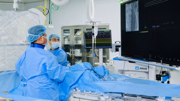 Can thiệp triệt đốt nhịp nhanh cho người bệnh.