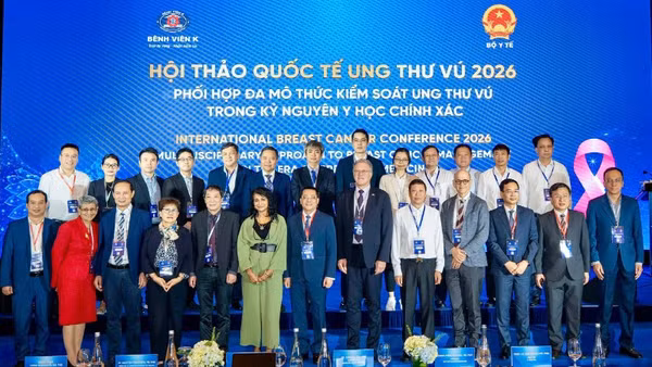 Các chuyên gia trong nước và quốc tế tham gia hội thảo quốc tế ung thư vú 2026.