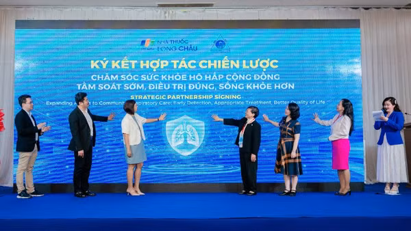 Hội Hen-Dị ứng-Miễn dịch lâm sàng Thành phố Hồ Chí Minh và Long Châu chính thức hợp tác trong chăm sóc sức khỏe hô hấp cộng đồng.
