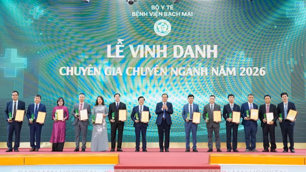 Lễ vinh danh chuyên gia, người tài năng năm 2026 của Bệnh viện Bạch Mai.