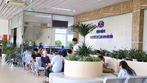 Nhiều khu vực được trang bị điều hòa, quạt mát, cây xanh bảo đảm sạch đẹp mát.