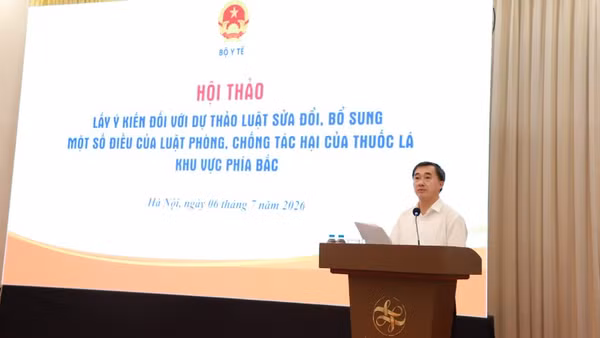 Giáo sư, Tiến sĩ Trần Văn Thuấn, Thứ trưởng Y tế, phát biểu tại Hội thảo tham vấn chính sách, lấy ý kiến đối với dự thảo Luật sửa đổi, bổ sung một số điều của Luật Phòng, chống tác hại của thuốc lá.