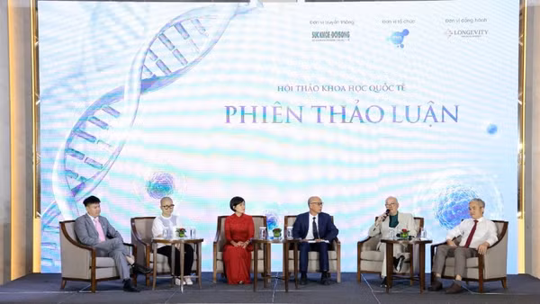 Các đại biểu tham dự hội thảo khoa học quốc tế về tế bào gốc tại phiên thảo luận.