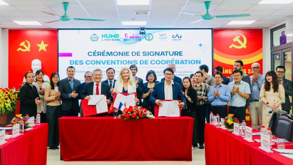 Quang cảnh buổi lễ ký kết các thoả thuận hợp tác.