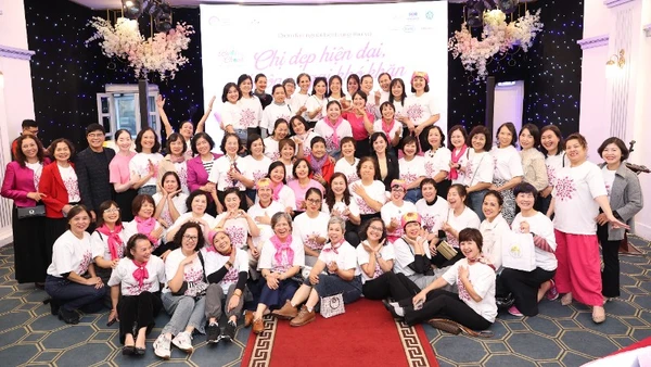 Đông đảo đại biểu tham gia Diễn đàn bệnh nhân ung thư vú với chủ đề "Chị đẹp hiện đại, không ngại khó khăn".