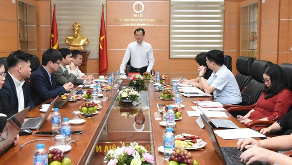 Thứ trưởng Y tế Nguyễn Tri Thức phát biểu tại hội nghị tập huấn.