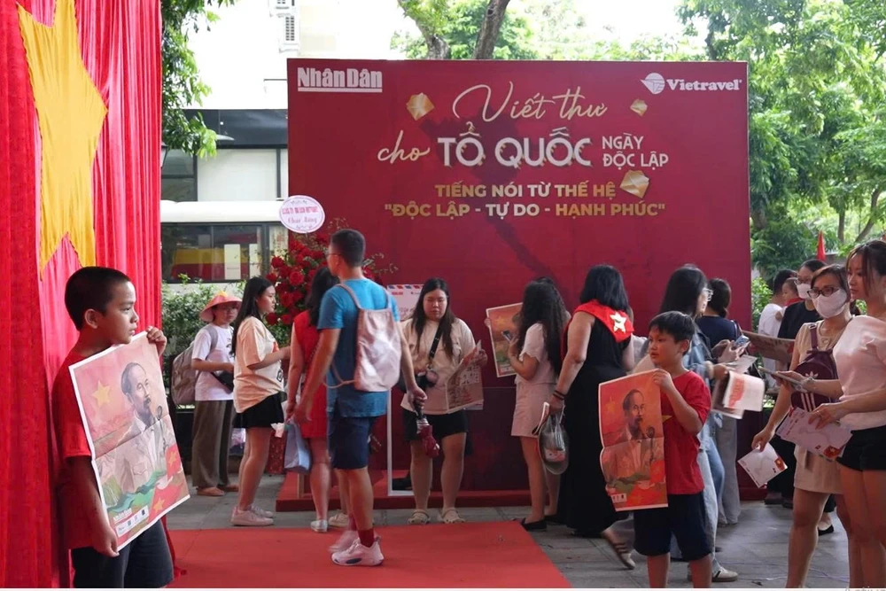 [Video] Xúc động và tự hào tại triển lãm “80 năm rạng rỡ non sông – Con đường Độc lập”