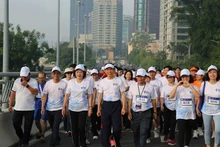 Bí thư Thành ủy Thành phố Hồ Chí Minh Nguyễn Văn Nên cùng tham gia giải chạy (Ảnh: HÀ KHÁNH)