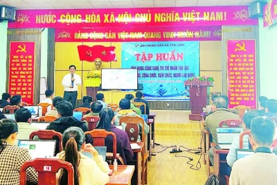 Khóa tập huấn ứng dụng trí tuệ nhân tạo (AI) trong công tác tại Ủy ban nhân dân xã biên giới Trà Linh, thành phố Đà Nẵng.