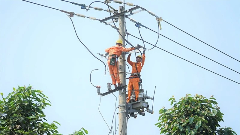 Việc hỗ trợ tiền điện giúp cho hộ nghèo giảm bớt khó khăn trong chi phí sinh hoạt. (Ảnh: CTV)