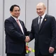 Thủ tướng Phạm Minh Chính gặp Tổng thống Nga Vladimir Putin. (Ảnh: TTXVN)