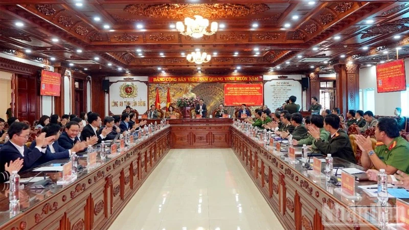 Quang cảnh lễ ký kết quy chế phối hợp giữa Công an tỉnh và các Sở thuộc tỉnh Lâm Đồng.