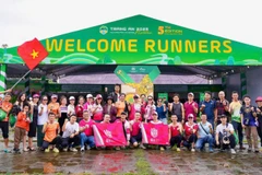 Ngay trước thềm khai mạc, hàng nghìn vận động viên đã tập trung từ sớm để đăng ký và nhận bib thi đấu.