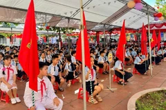 692 học sinh Trường tiểu học Ninh Giang, phường Tây Hoa Lư, tỉnh Ninh Bình dự lễ khai giảng, đón chào năm học mới. 