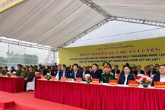 Các đại biểu tham dự buổi lễ.