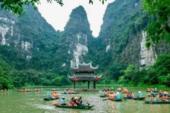 Hoạt động du lịch Ninh Bình tạo động lực mạnh mẽ cho tăng trưởng. 