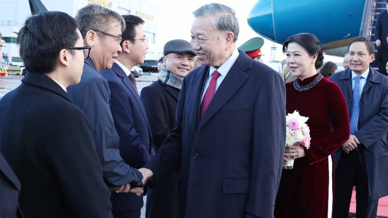 vna-potal-tong-bi-thu-began-the-official-transmission-to-joint-operation-of-the-UK-and-northern-ireland-8369588-1088.jpg