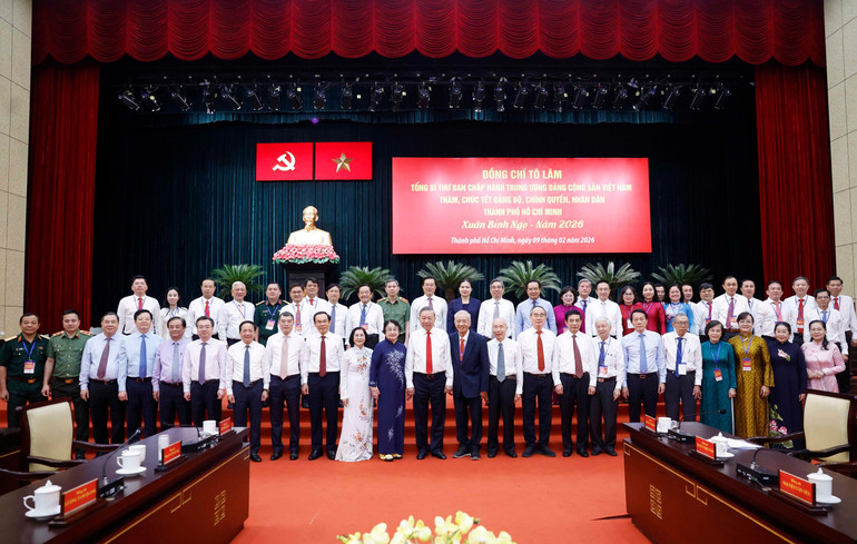 vna-potal-tong-bi-thu-chuc-tet-dang-bo-chinh-quyen-va-nhan-dan-thanh-pho-ho-chi-minh-8581849.jpg