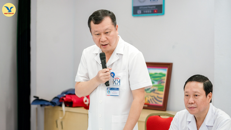 TS.BS. Bùi Vinh Quang - Giám đốc Bệnh viện Ung bướu Hà Nội phát biểu tại lễ ký kết. new-picture-2.png