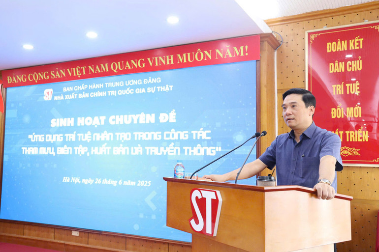 Phó Giám đốc Nhà xuất bản Chính trị quốc gia Sự thật Nguyễn Thái Bình phát biểu khai mạc. z6744666260796-4e9869c68222238244a144f8e1c6e2c6.jpg