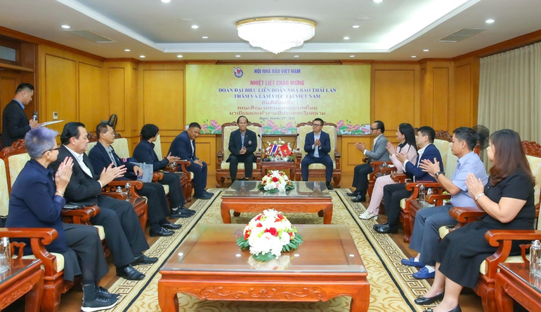 Cena do encontro entre a Associação de Jornalistas do Vietnã e a delegação da Federação de Jornalistas da Tailândia. (Foto: SON HAI) new-picture-2.png