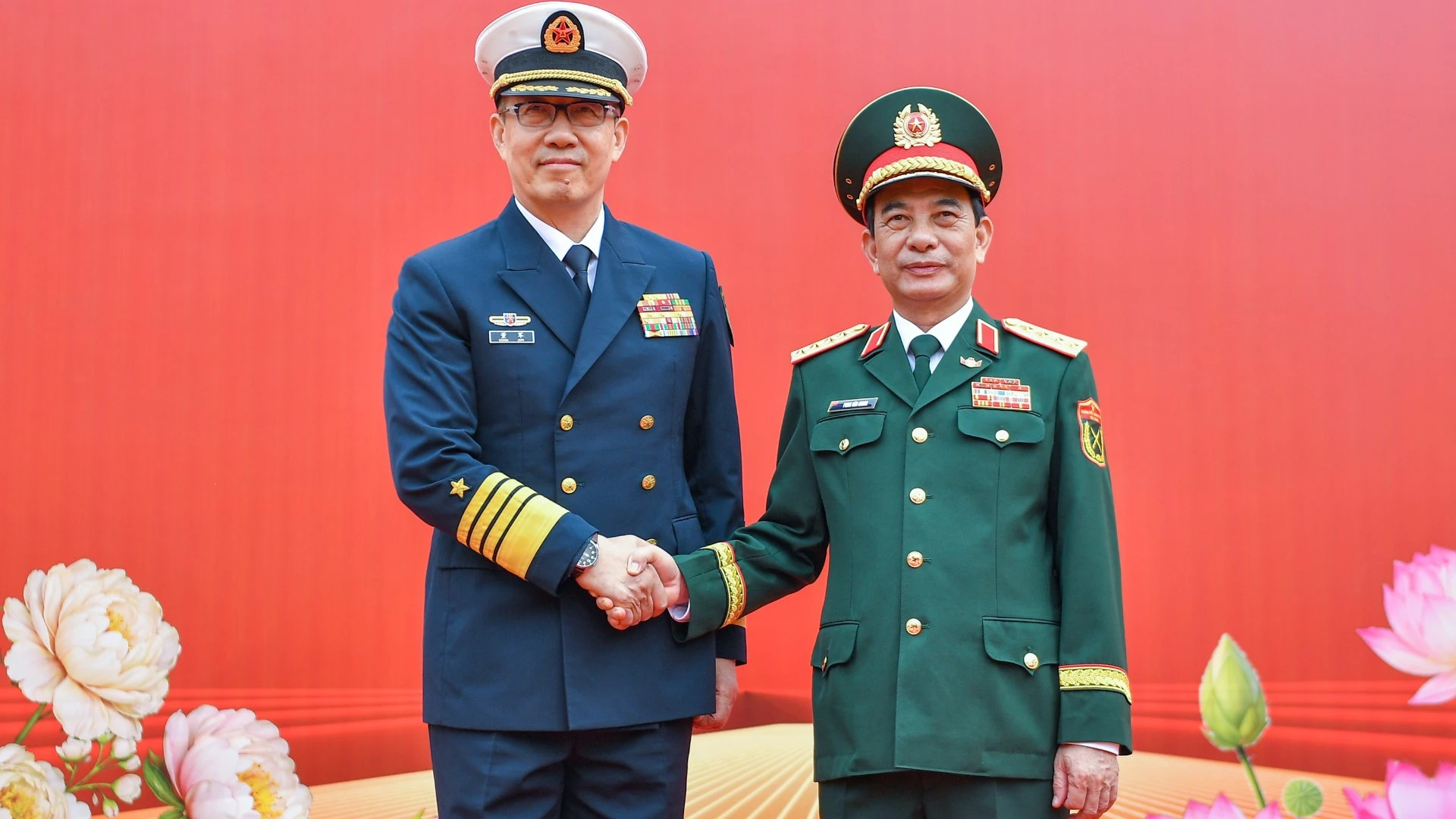 Đại tướng Phan Văn Giang và Bộ trưởng Trung Quốc Đổng Quân gặp gỡ tại biên giới Móng Cái
