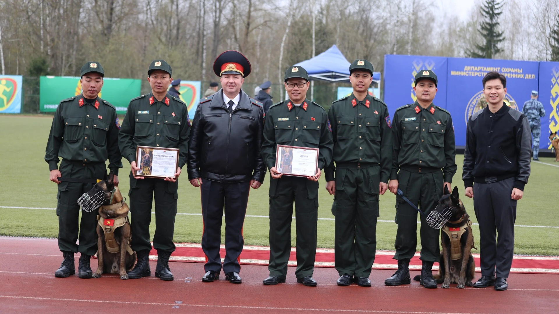 Việt Nam giành giải Ba tại cuộc thi huấn luyện chó nghiệp vụ quốc tế ở Belarus