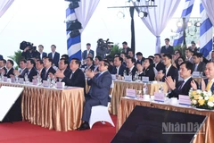 Thủ tướng Chính phủ Phạm Minh Chính và các đồng chí lãnh đạo, đại biểu dự Lễ khởi công, khánh thành, thông xe kỹ thuật 234 công trình, dự án chào mừng Đại hội đại biểu toàn quốc lần thứ XIV của Đảng. (Ảnh: Trần Hải)