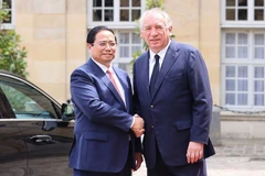 Thủ tướng Phạm Minh Chính và Thủ tướng Pháp Francois Bayrou - Ảnh: VGP/Nhật Bắc