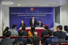 Thủ tướng Chính phủ Phạm Minh Chính gặp gỡ các chuyên gia, trí thức người Việt tại Pháp (Ảnh: MINH DUY). 