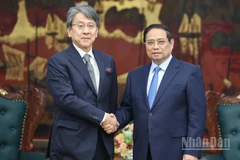 Thủ tướng Chính phủ Phạm Minh Chính và ông Maeda Tadashi, Chủ tịch Hội đồng quản trị Ngân hàng Hợp tác quốc tế Nhật Bản (JBIC). (Ảnh: TRẦN HẢI)