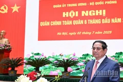 Thủ tướng Phạm Minh Chính phát biểu ý kiến chỉ đạo Hội nghị Quân chính toàn quân 6 tháng đầu năm 2025. (Ảnh: TRẦN HẢI)