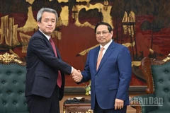Thủ tướng Chính phủ Phạm Minh Chính và ông Masayuki Omoto, Tổng Giám đốc Tập đoàn Marubeni, Nhật Bản. (Ảnh: TRẦN HẢI)