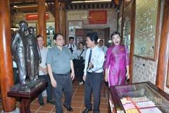 Thủ tướng Chính phủ Phạm Minh Chính thăm và dâng hương tại Bảo tàng Đại tướng Nguyễn Chí Thanh. (Ảnh: THANH GIANG)