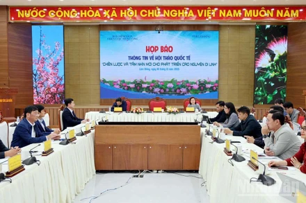 Quang cảnh họp báo.