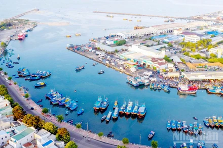 Lâm Đồng có đường bờ biển hơn 190km, cùng các khu bến cảng góp phần định hình chiến lược phát triển kinh tế-xã hội địa phương.