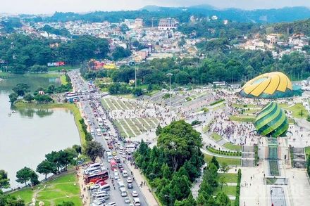 Khu vực Quảng trường Lâm Viên, phường Xuân Hương-Đà Lạt, tỉnh Lâm Đồng mùa du lịch.