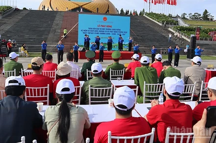 Quang cảnh lễ phát động.