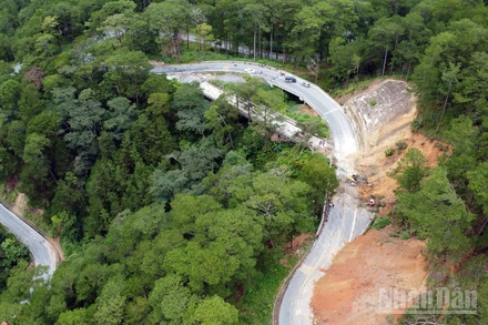 Vị trí sạt lở trên Quốc lộ 20, đoạn qua đèo D'Ran, phường Xuân Trường-Đà Lạt, tỉnh Lâm Đồng.