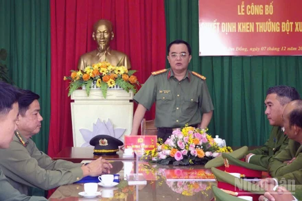 Đại tá Huỳnh Ngọc Liêm, Phó Giám đốc Công an tỉnh Lâm Đồng đánh giá cao tinh thần trách nhiệm trong đấu tranh phòng, chống tội phạm của Công an phường Xuân Hương-Đà Lạt.