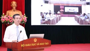 Thứ trưởng Giáo dục và Đào tạo Nguyễn Văn Phúc phát biểu. 