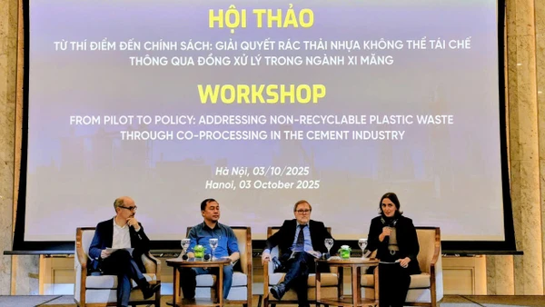 Các khách mời tham gia thảo luận tại hội thảo. (Ảnh: VĂN THỊNH)
